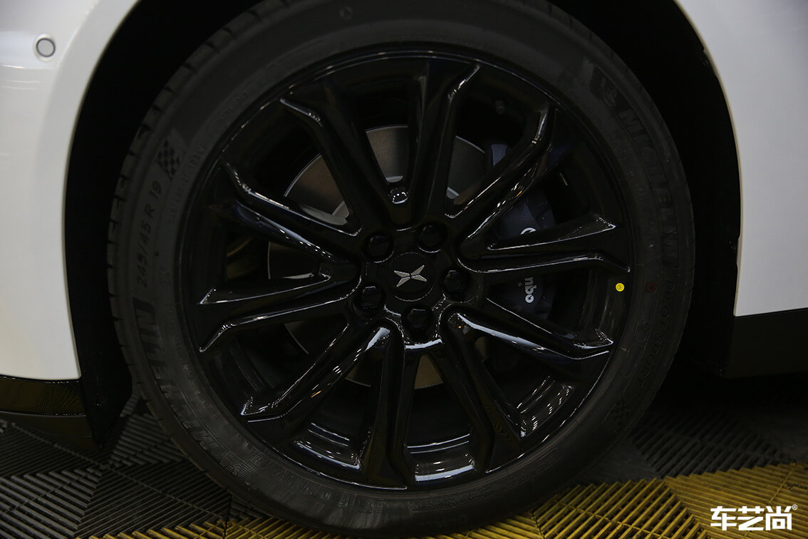 小鹏P7选择施工威固隔热膜（12）