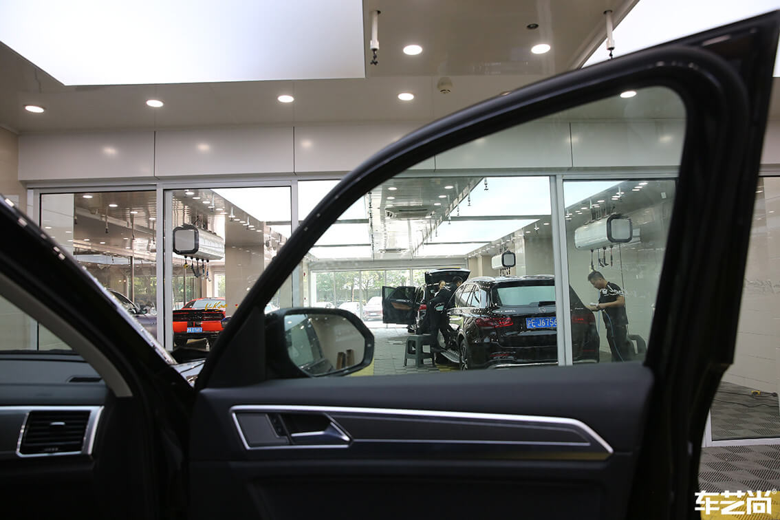 大众380 TSI施工威固玻璃膜（10）