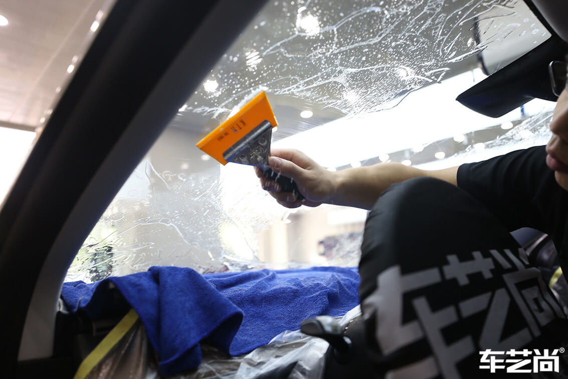 特斯拉Model 3施工威固隔热膜施工流程细节图展示图（11）