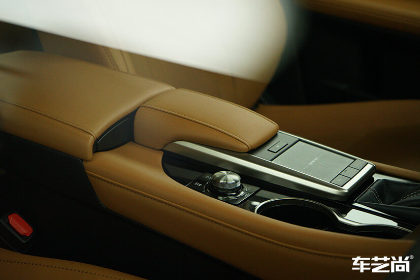 雷克萨斯装贴罗利普斯隐形车衣（15）