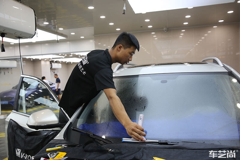 荣威RX5施工威固隔热膜过程展示（图六）