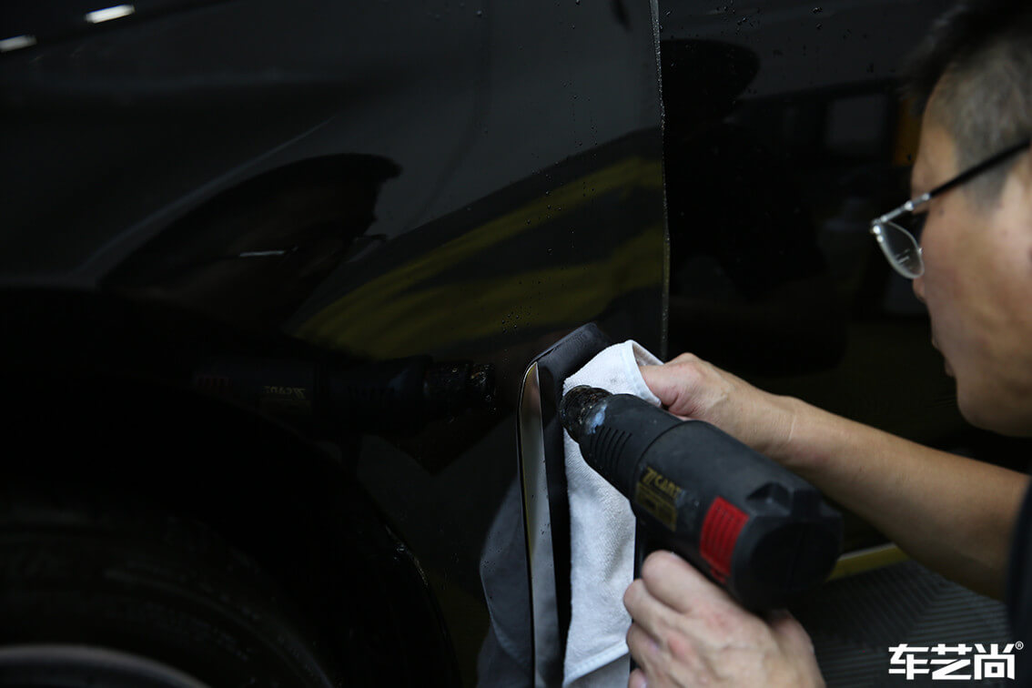 宝马7系装贴威固隐形车衣，施工流程展示（4）