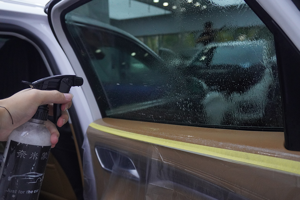 贴膜时选择施工