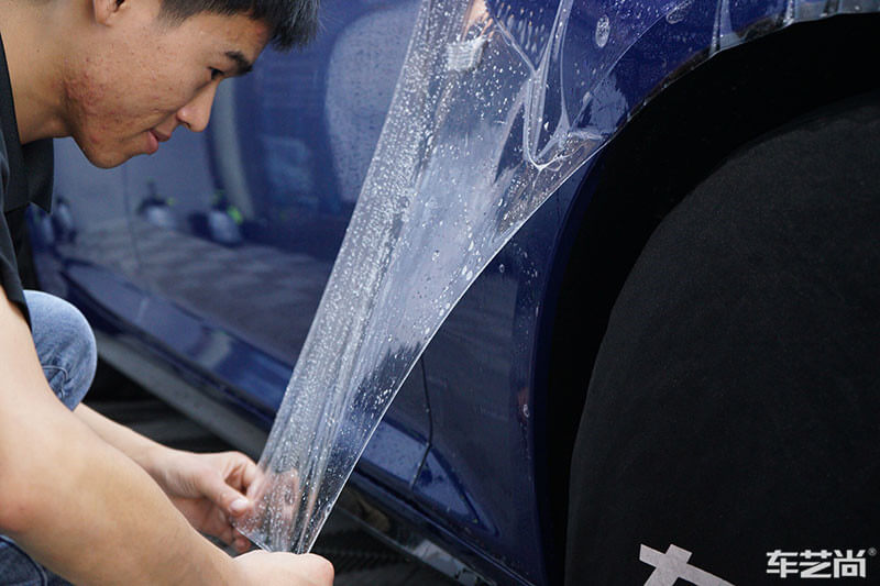 凯迪拉克CT5施工漆面保护膜过程（图四）