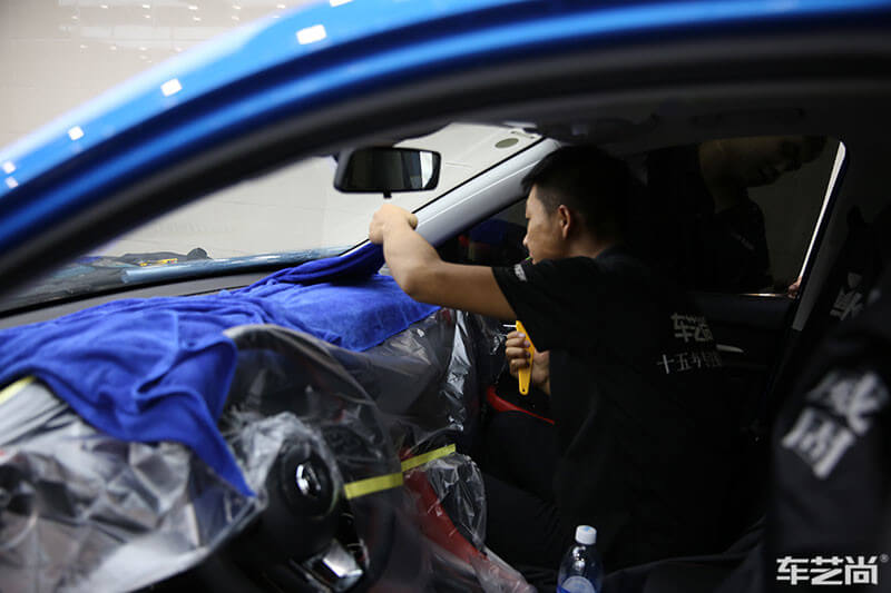 名爵ZS施工威固隔热膜施工过程展示（图五）