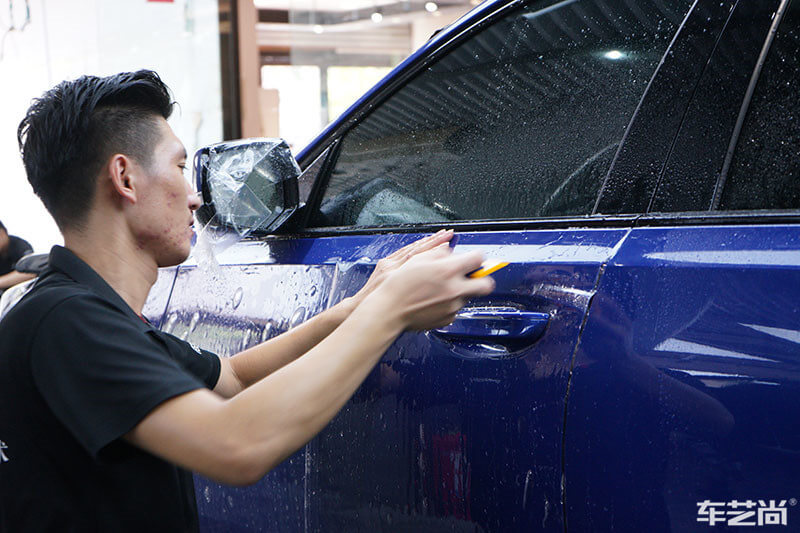 凯迪拉克CT5施工漆面保护膜过程（图十）