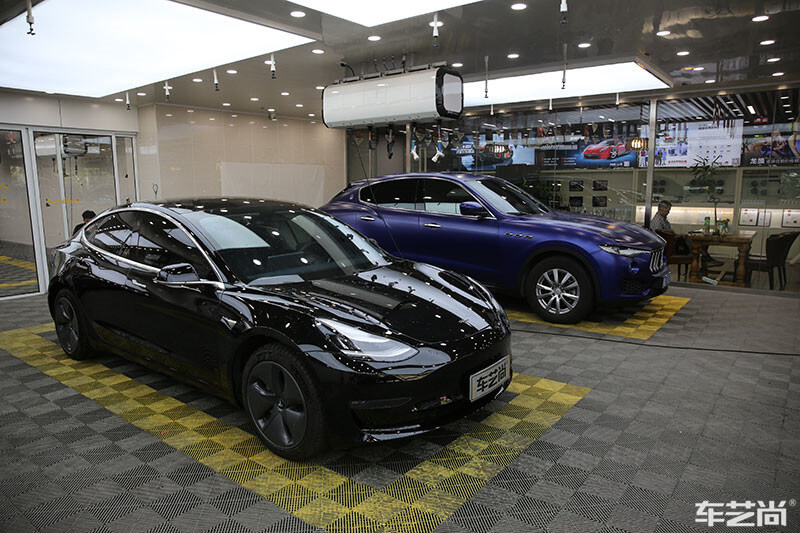 特斯拉Model 3隐形车衣施工效果展示（右侧图）