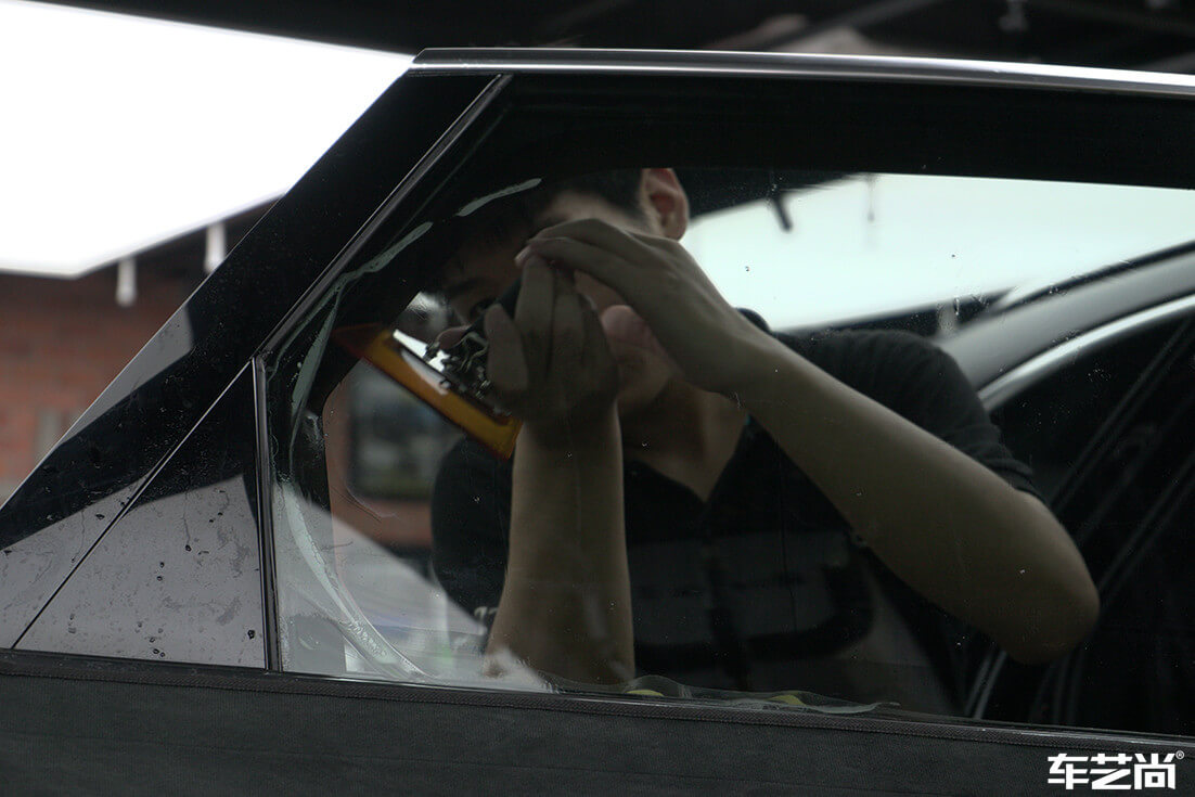 宾利添越施工威固隔热膜流程展示，细节呈现（11）