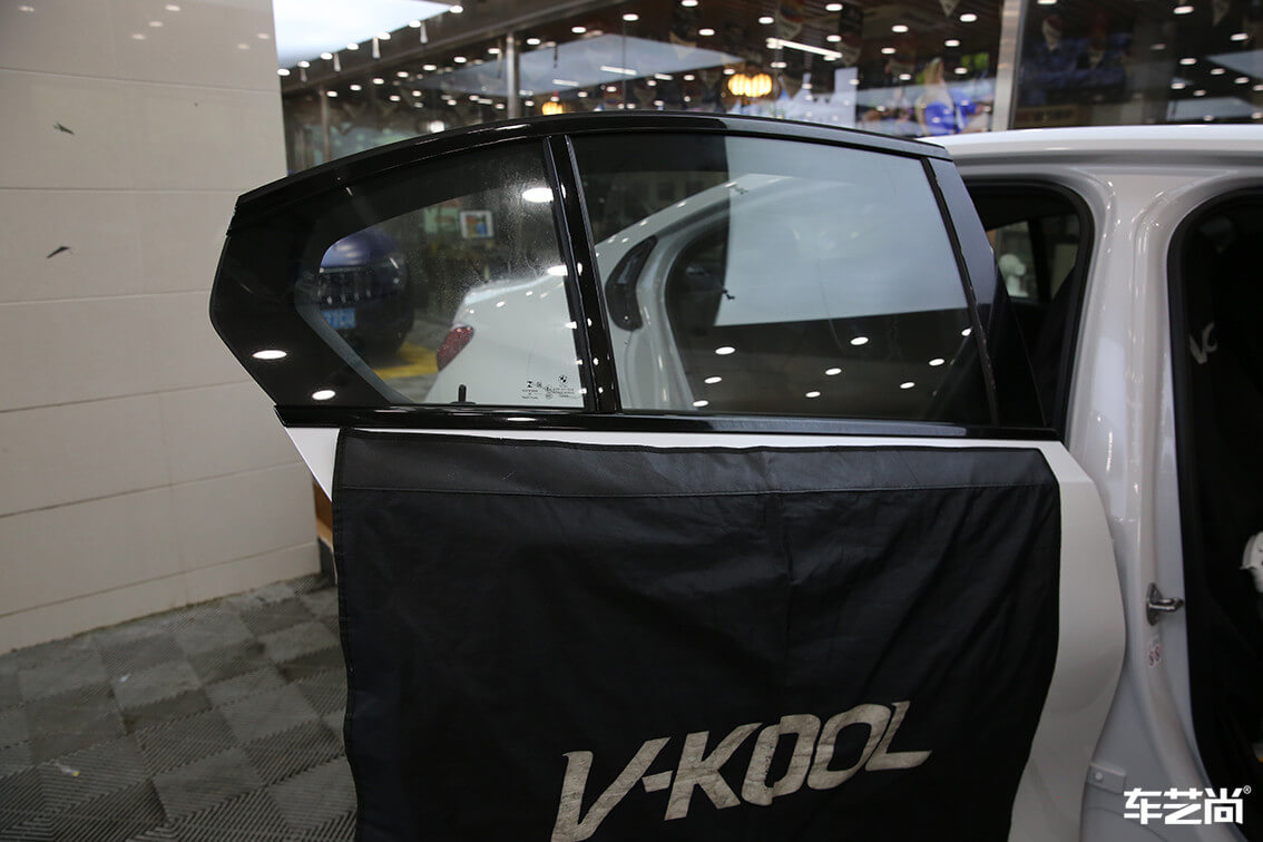 宝马3系施工隔热膜，带给您不一样的保护（14）