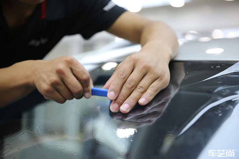 荣威RX5施工威固隔热膜过程展示（垫片裁膜三）