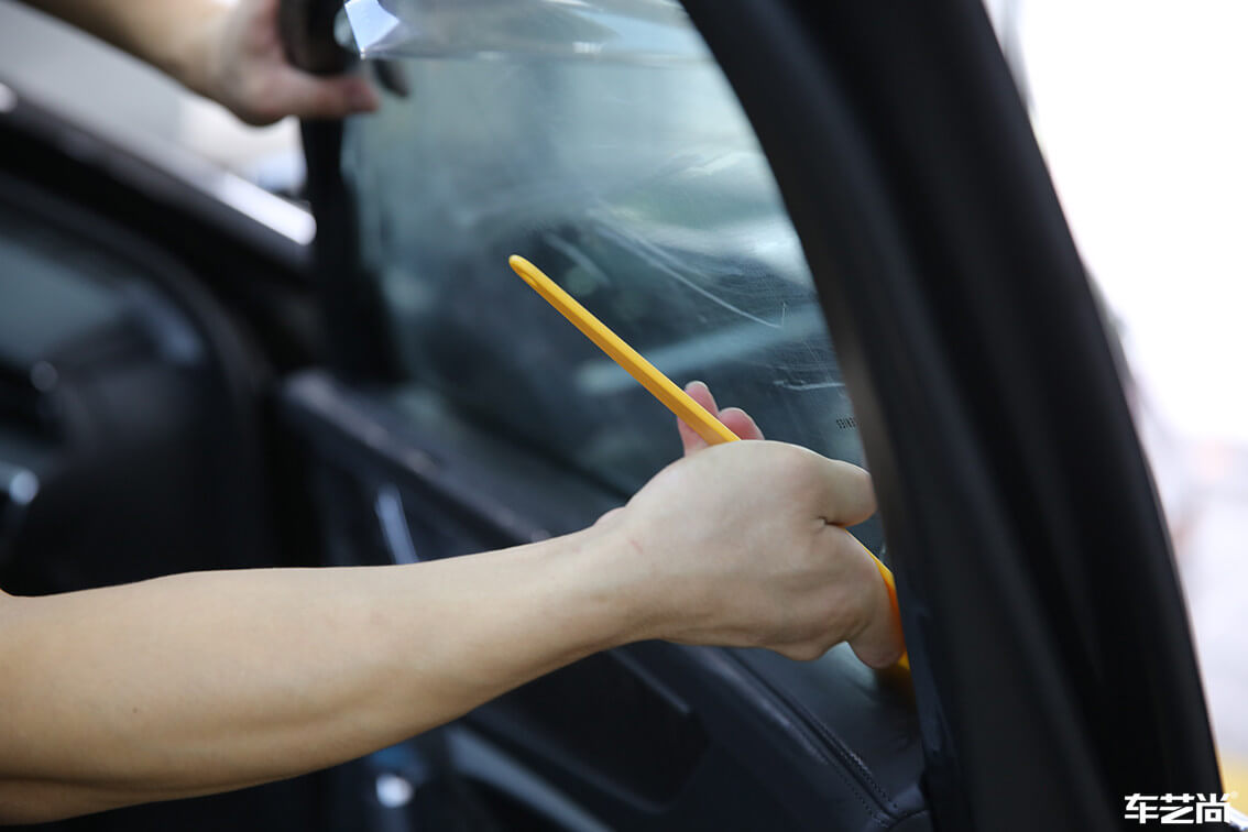 奥迪 A6L装贴威固隐形车衣，施工流程展示（7）