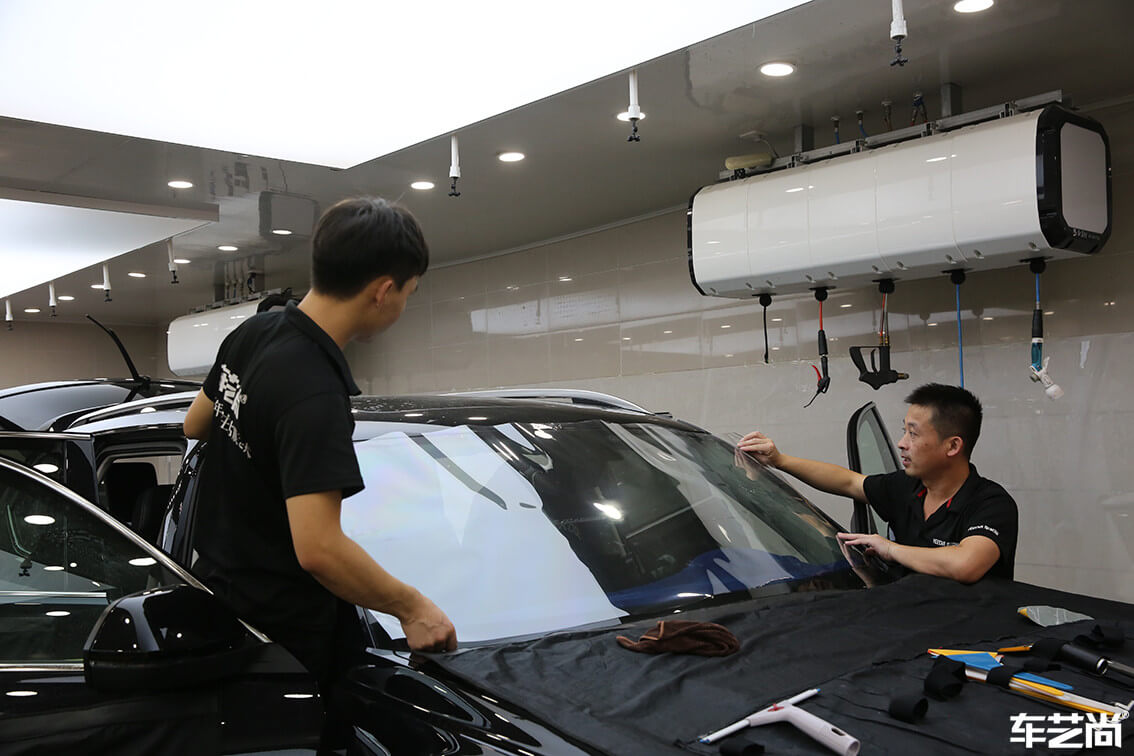 大众380 TSI施工威固玻璃膜（4）