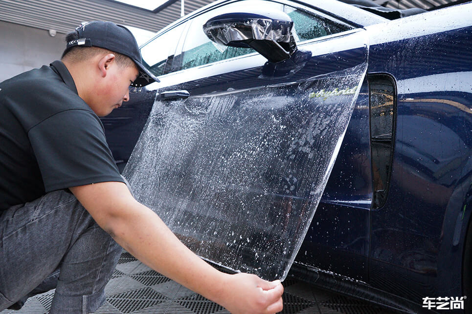 保时捷帕拉梅拉施工威固车衣，施工流程展示（6）