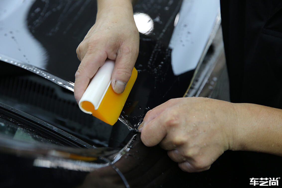 宝马X3装贴威固隐形车衣，施工流程展示（10）