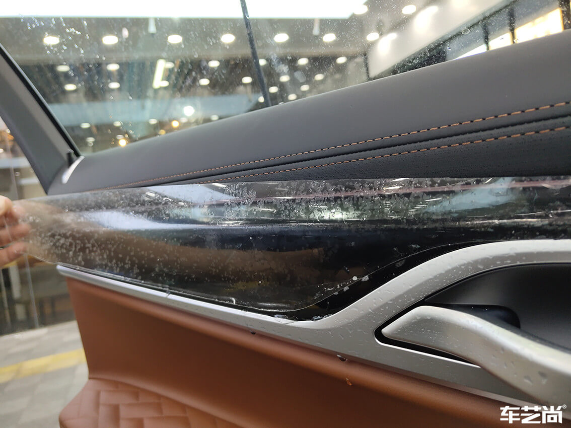 宝马7系装贴威固隐形车衣，施工流程展示（11）