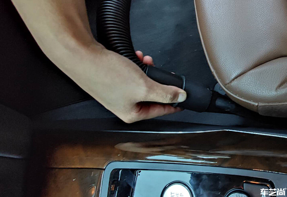 奥迪A6选用索纳克斯在车艺尚进行精细洗车（4）