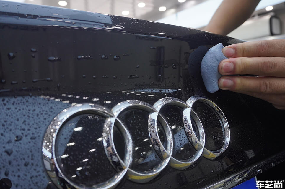 奥迪 A8装贴威固隐形车衣，施工流程展示（3）