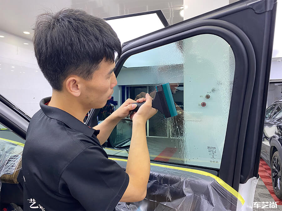 路虎揽胜施工威固隔热膜，案例展示（8）