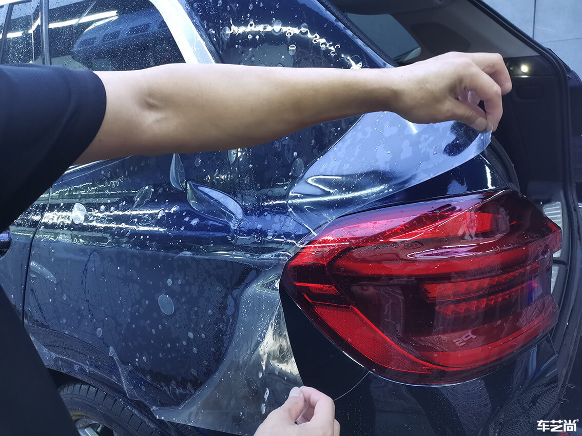 宝马X3装贴威固隐形车衣，施工流程展示（10）