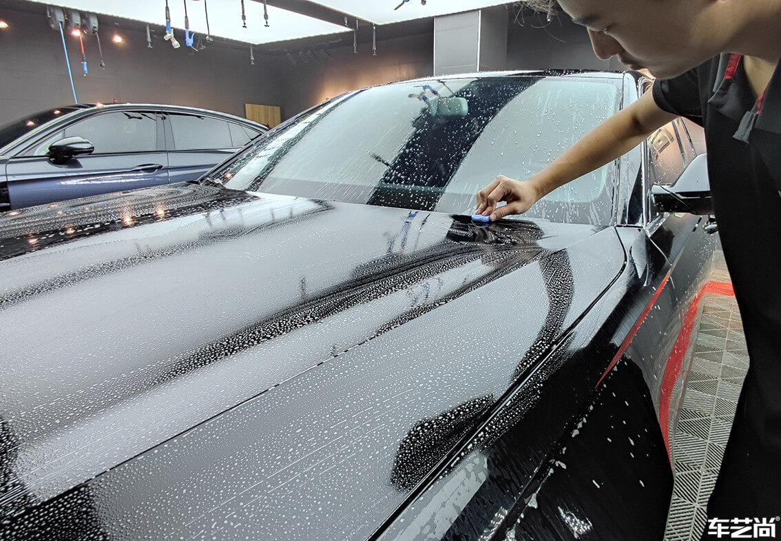 奥迪A6选用索纳克斯在车艺尚进行精细洗车（1）