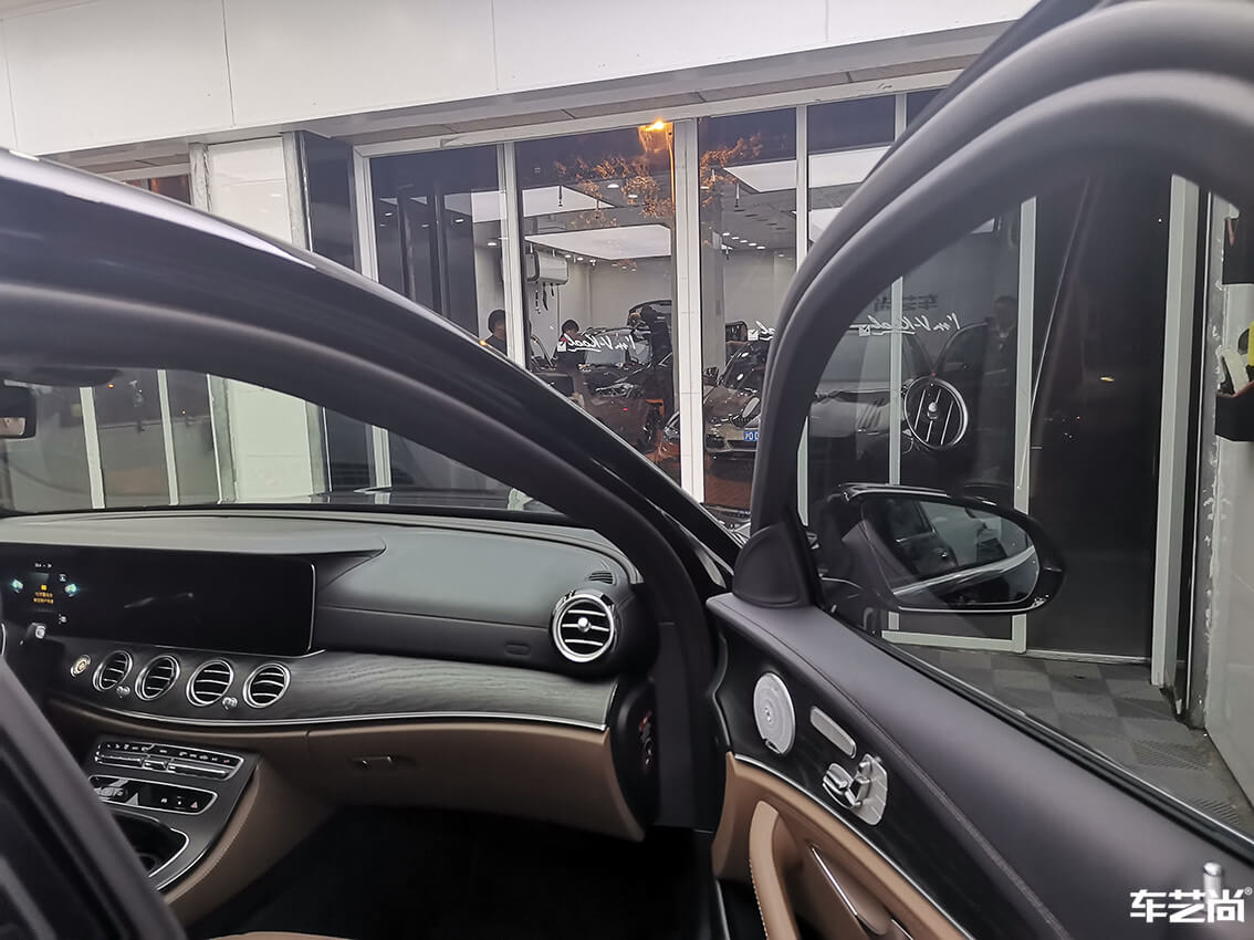 奔驰E300L施工威固漆面保护膜案例流程展示（12）