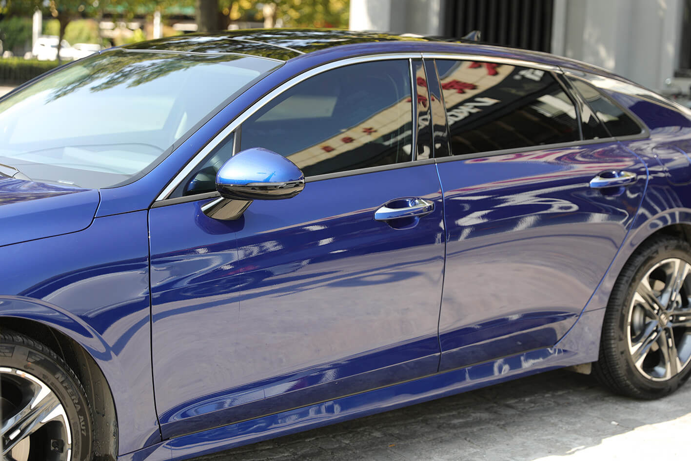 蓝色起亚K5施工V-KOOL隔热膜，施工效果展示（10）