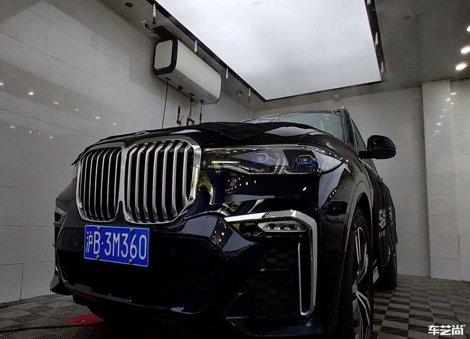 宝马X3装贴威固隔热膜施工流程展示（2）