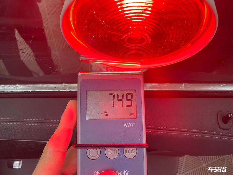 宝马X3在车艺尚装贴威固隔热膜施工流程展示（6）