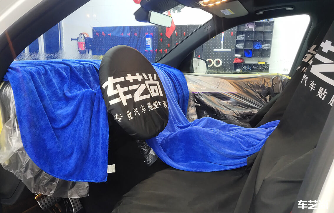 奔驰装贴威固隔热膜 车艺尚御水店施工（1）
