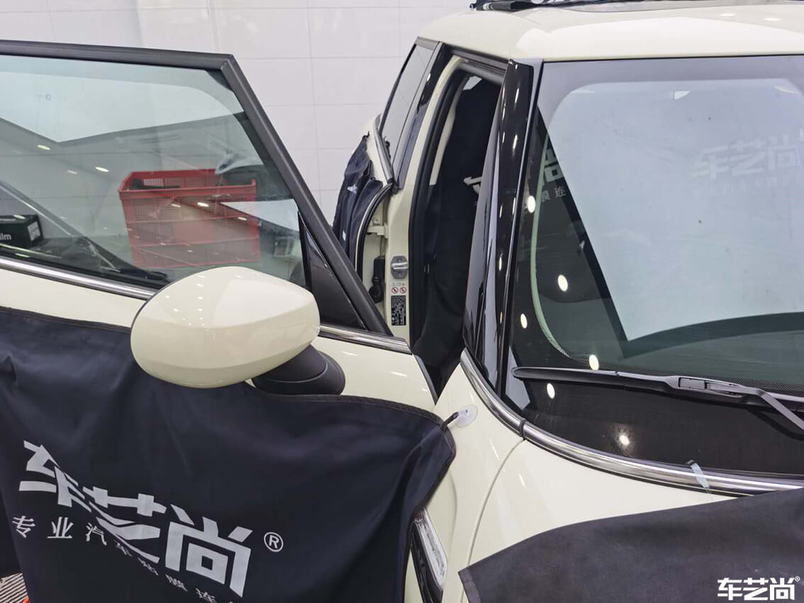 车艺尚为Mini装贴威固玻璃膜，施工案例展示（8）