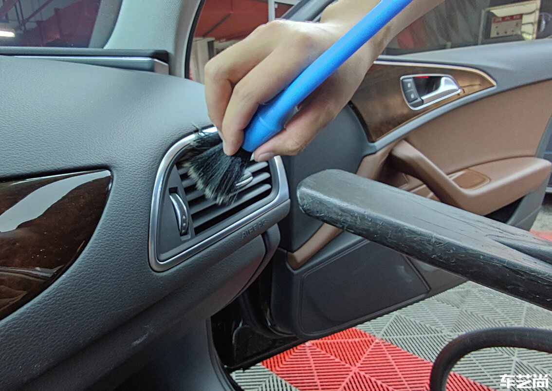 奥迪A6选用索纳克斯在车艺尚进行精细洗车（10）