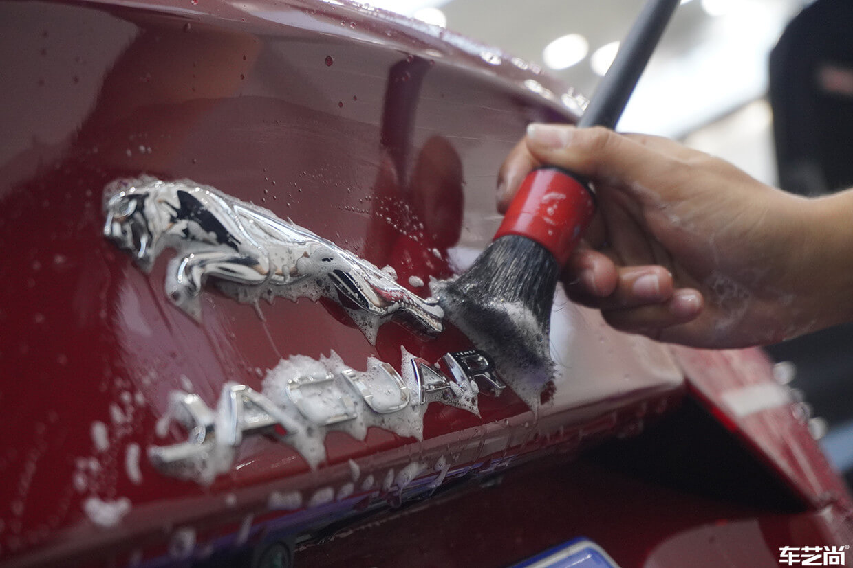 捷豹XEL装贴威固漆面保护膜流程展示（2）