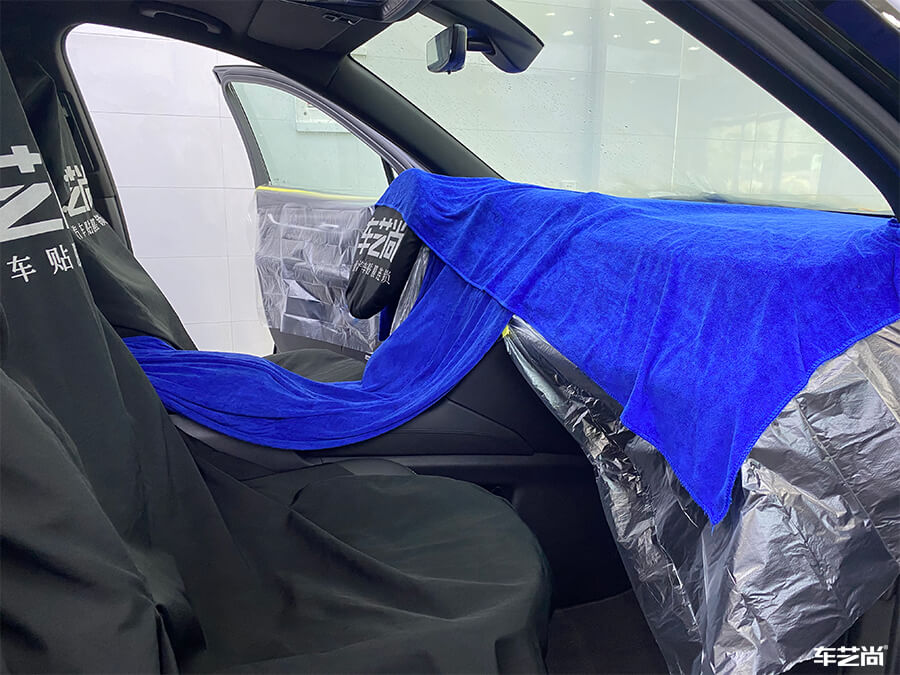 凯迪拉克装贴威固隔热膜，案例流程展示（2）