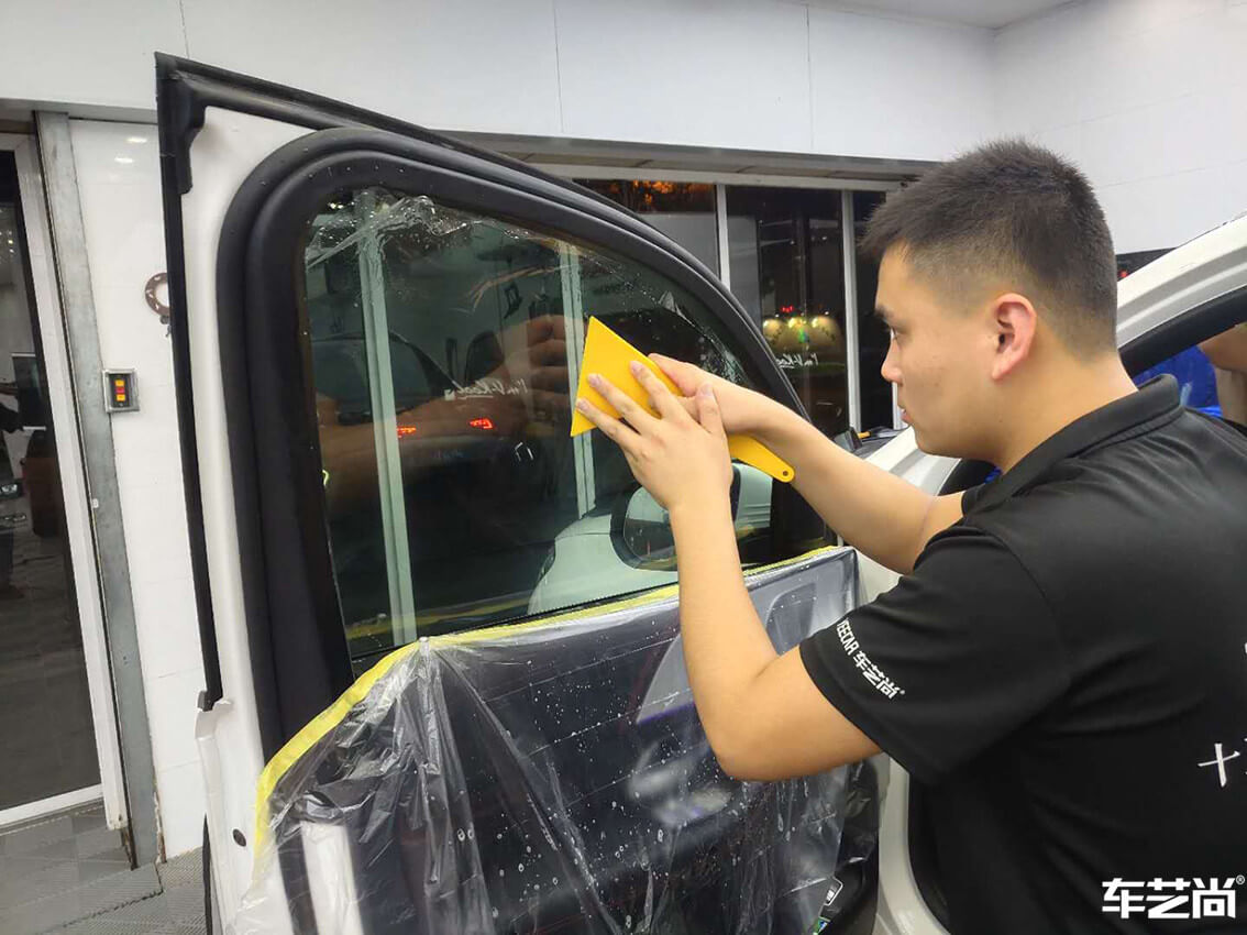 奔驰装贴威固隔热膜 车艺尚御水店施工（8）