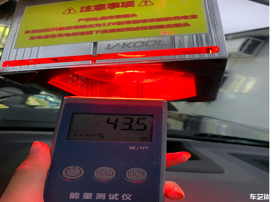 宝马X3装贴威固隔热膜施工流程展示（14）