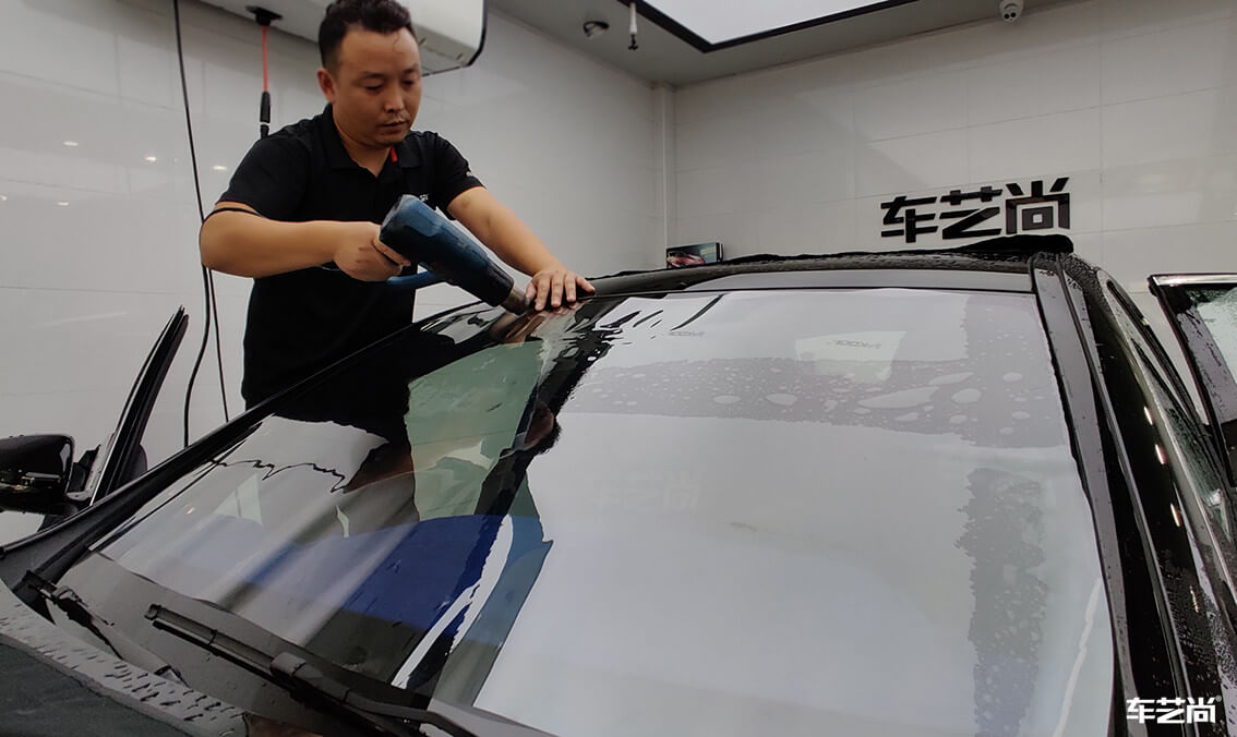 奔驰E300L施工威固漆面保护膜案例流程展示（7）