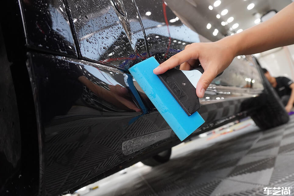 宝马X5装贴威固隐形车衣，施工流程展示（11）