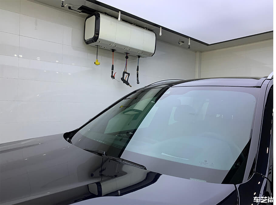 宝马X3装贴威固隔热膜施工流程展示（9）