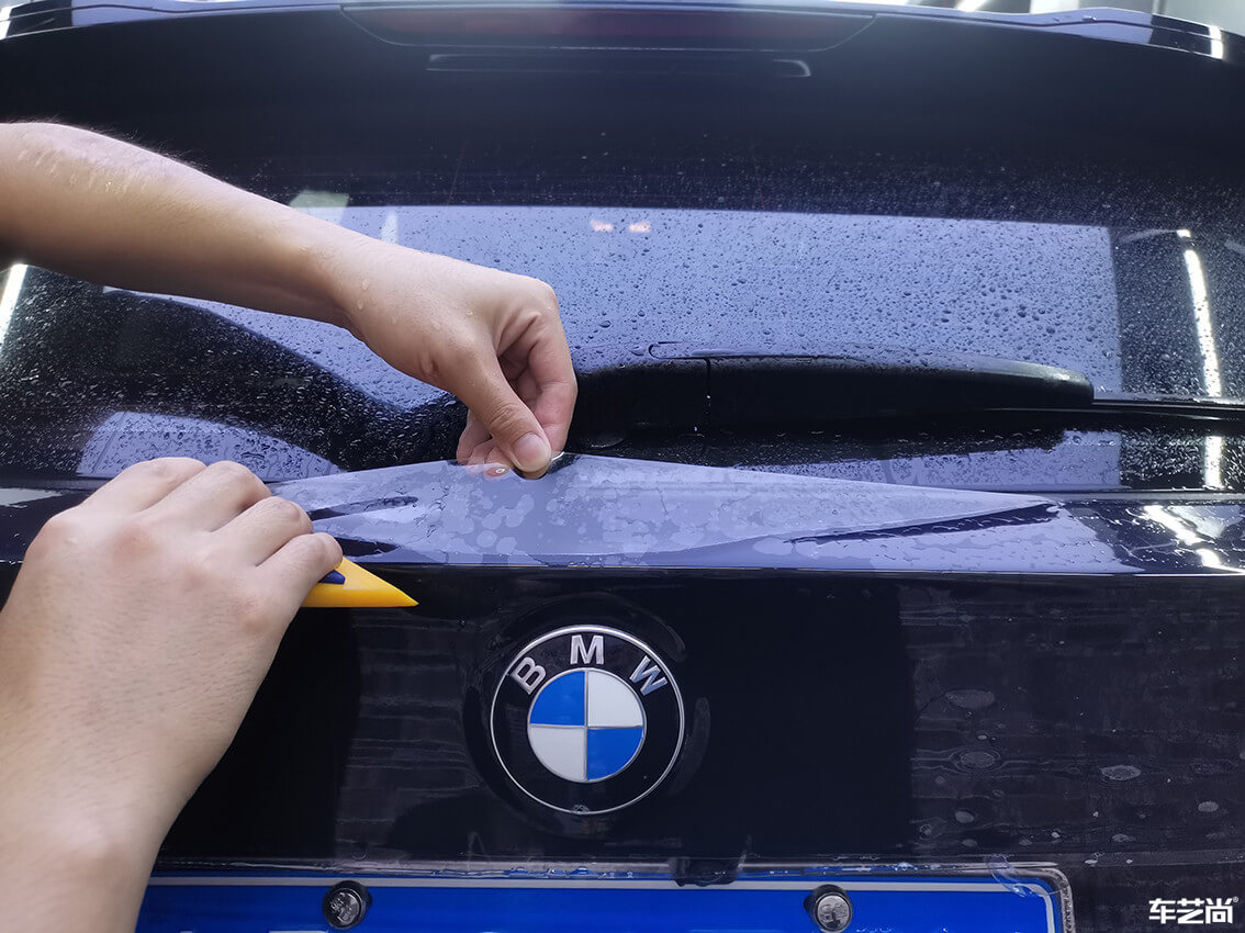 宝马X3装贴威固隐形车衣，施工流程展示（5）