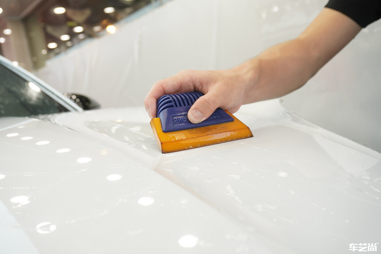 保时捷卡宴装贴威固隐形车衣，施工流程展示（3）