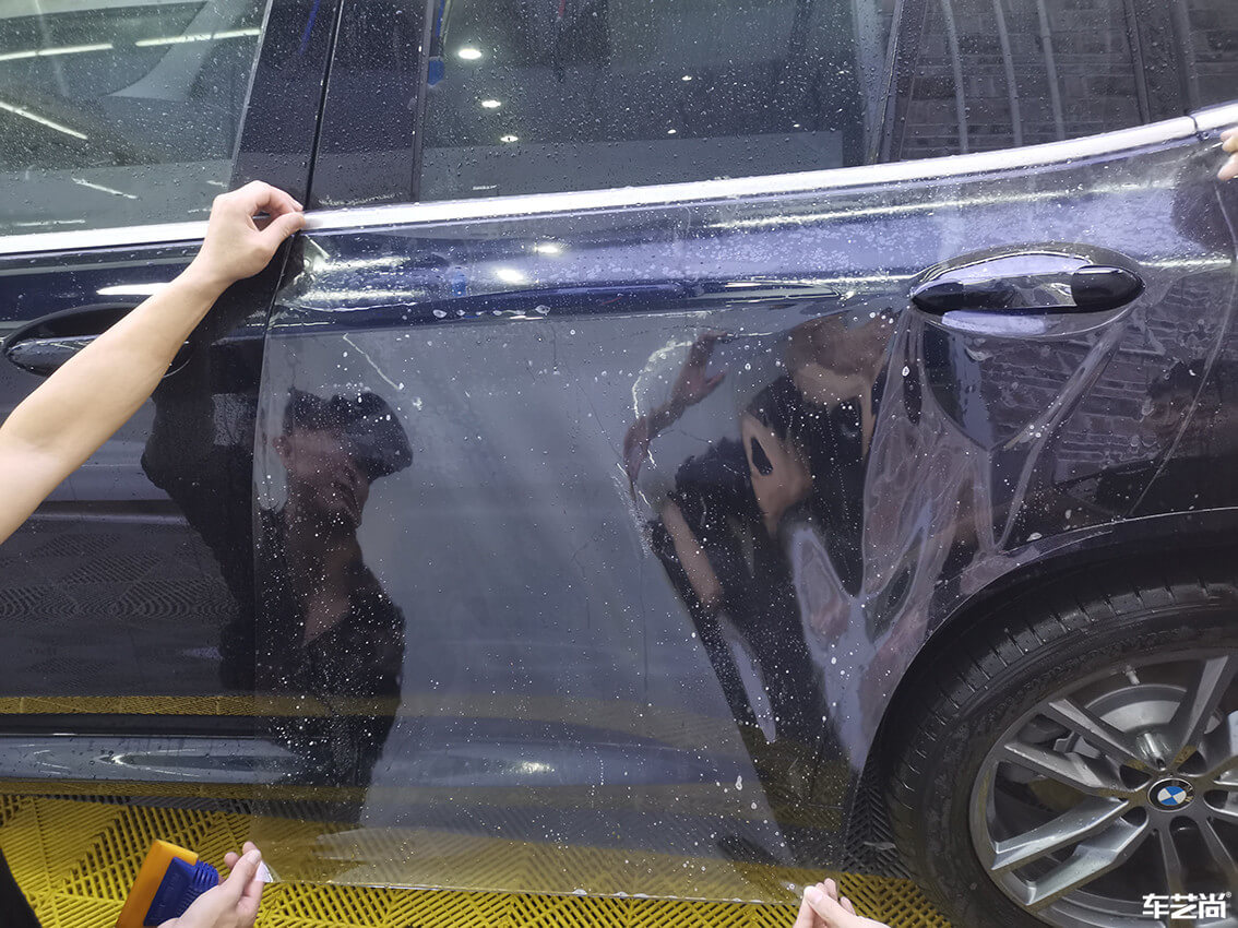宝马X3装贴威固隐形车衣，施工流程展示（2）