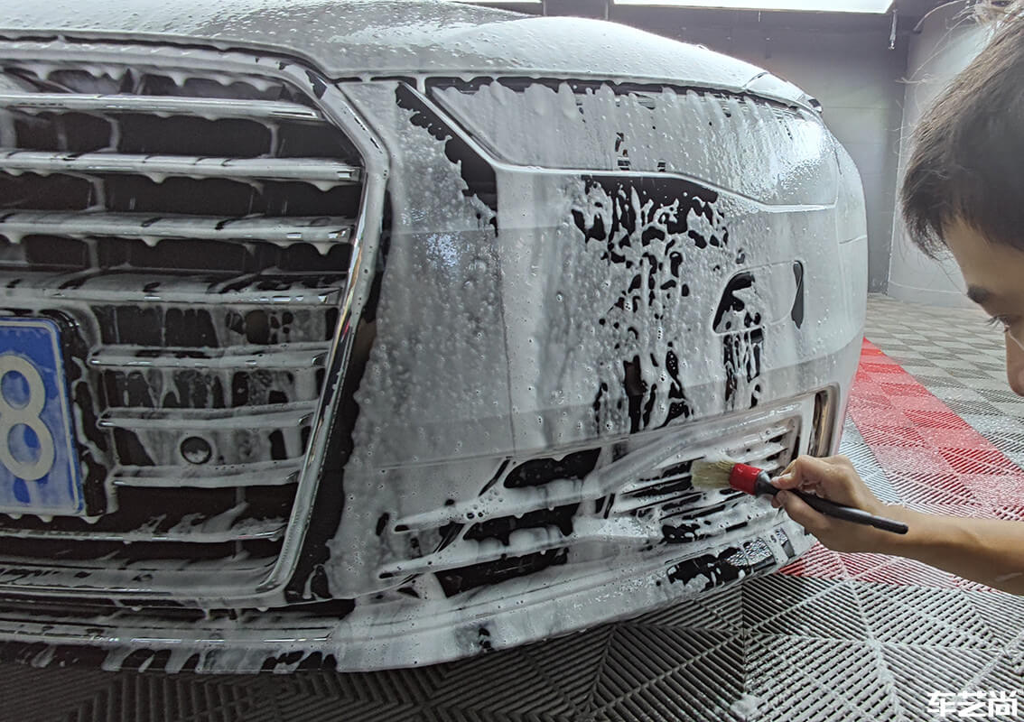 奥迪A6选用索纳克斯在车艺尚进行精细洗车（3）