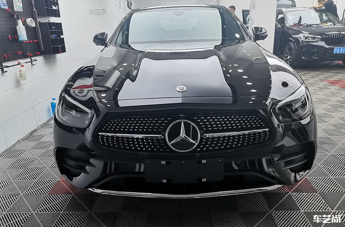 奔驰E300L施工威固漆面保护膜案例流程展示（13）