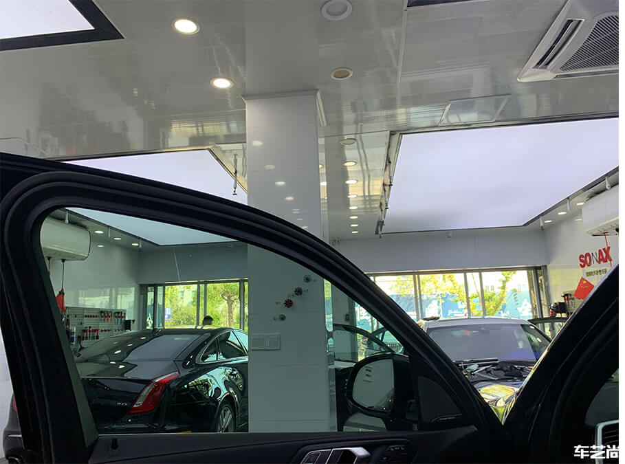 宝马X3装贴威固隔热膜施工流程展示（10）