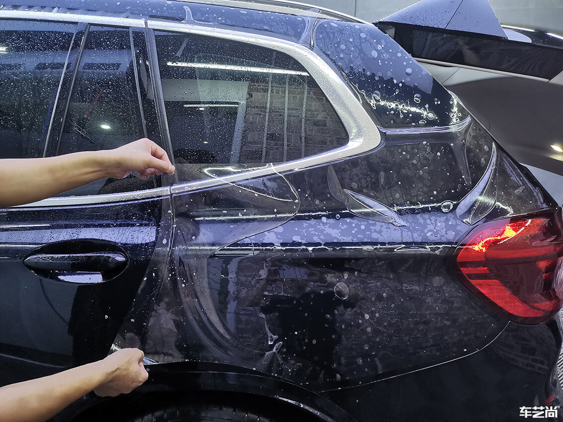 宝马X3装贴威固隐形车衣，施工流程展示（8）