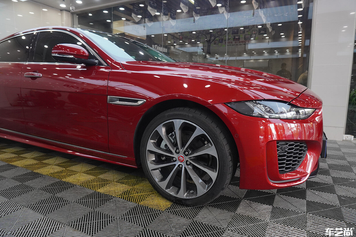 捷豹XEL装贴威固漆面保护膜流程展示（13）