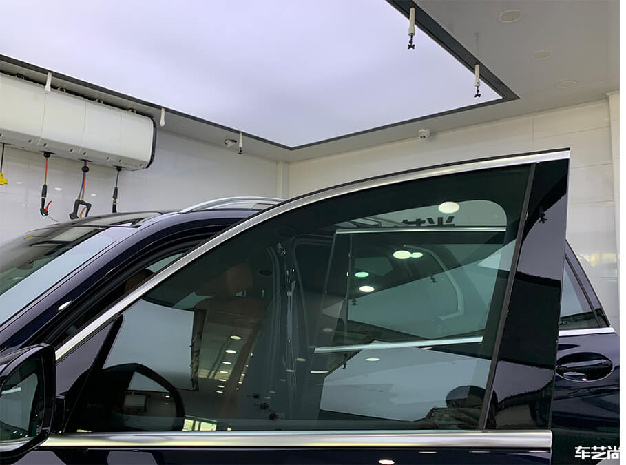 宝马X3装贴威固隔热膜施工流程展示（11）