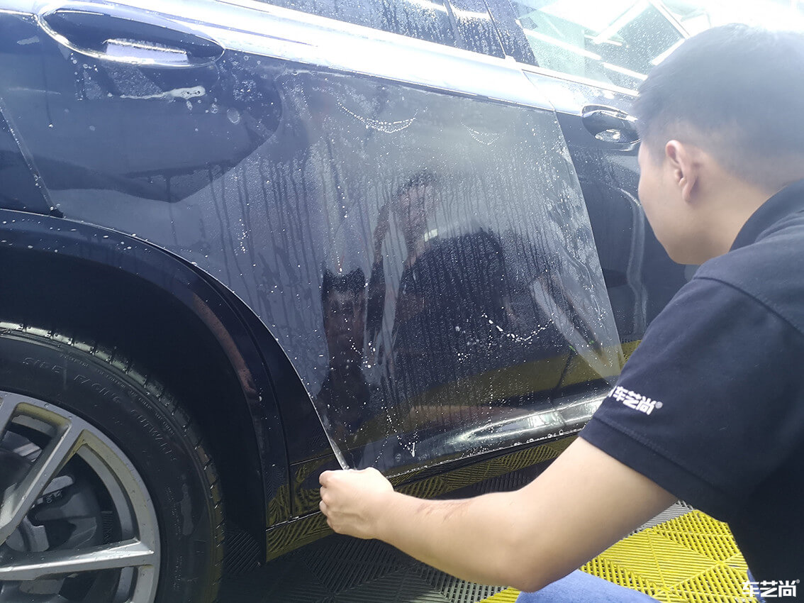 宝马X3装贴威固隐形车衣，施工流程展示（6）