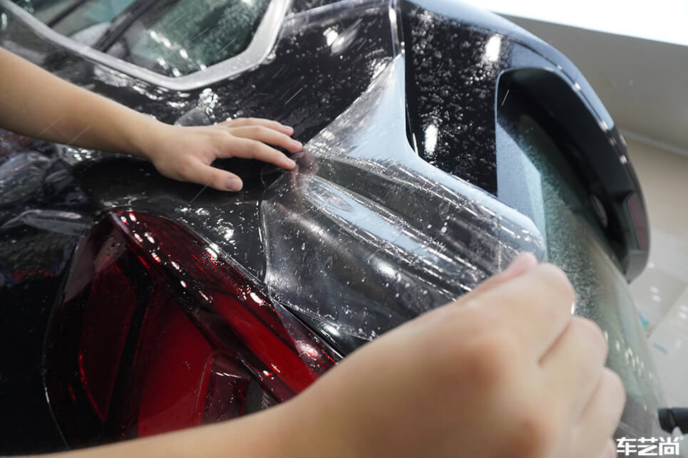 宝马X5装贴威固隐形车衣，施工流程展示（4）