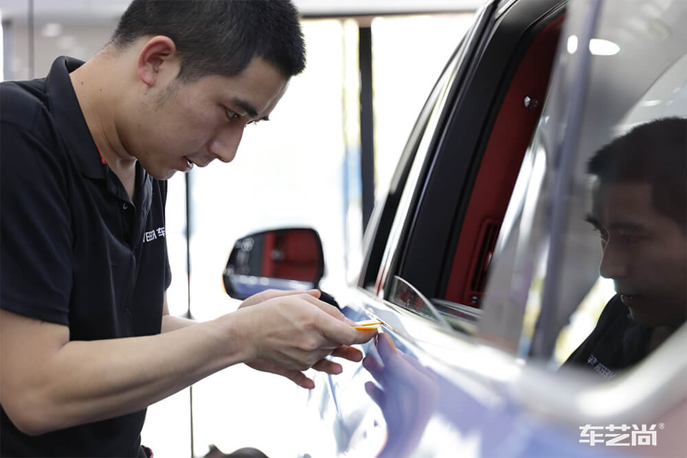 宾利添越车身改色6